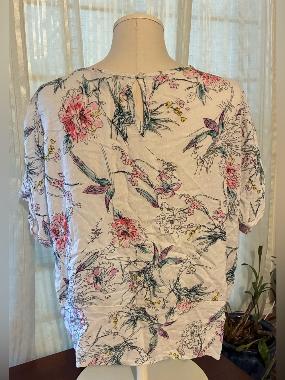 Buffalo David Bitton Floral Print Top Short Sleeve Blouse Casual L NWT - Picture 2 of 4